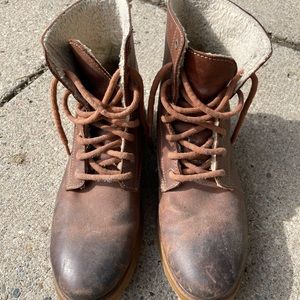 ROOTS Canada High Top Lace Boots